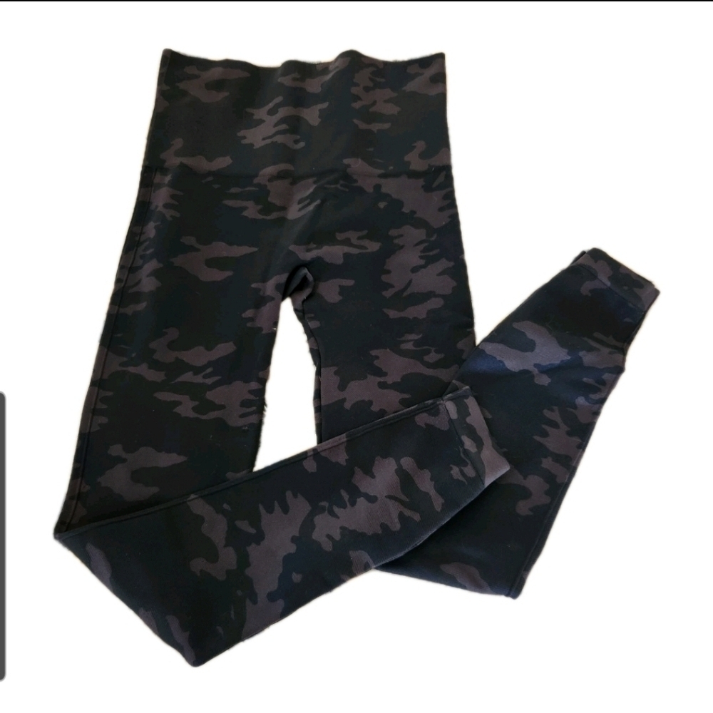 Spanx Look At Me Now Seamless Legging Women Size Medium Camo